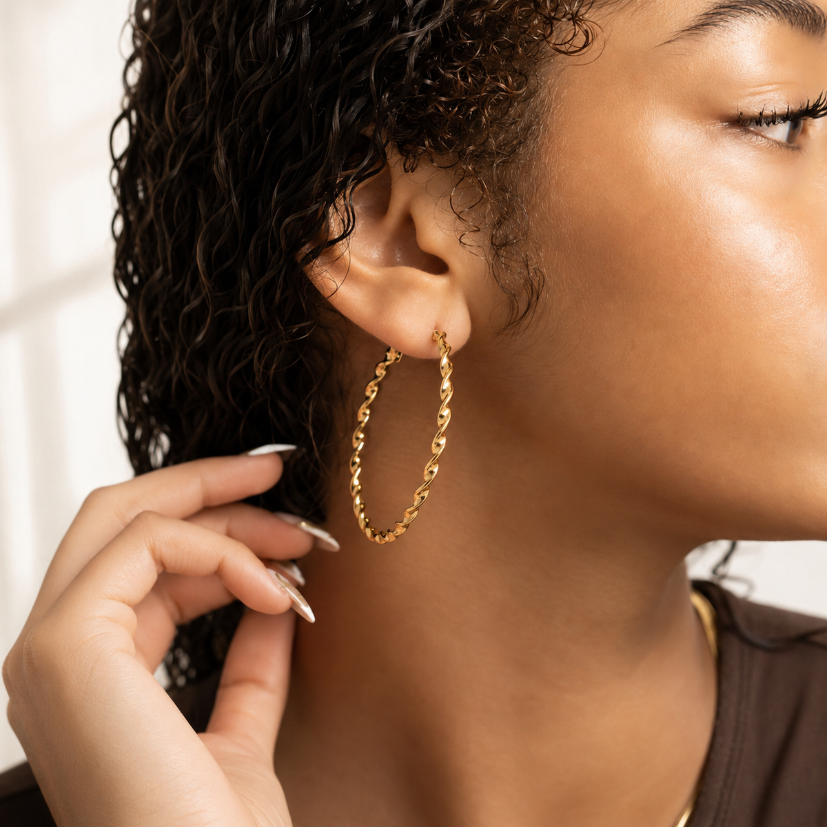 Twist Hoop Earrings – product image 3