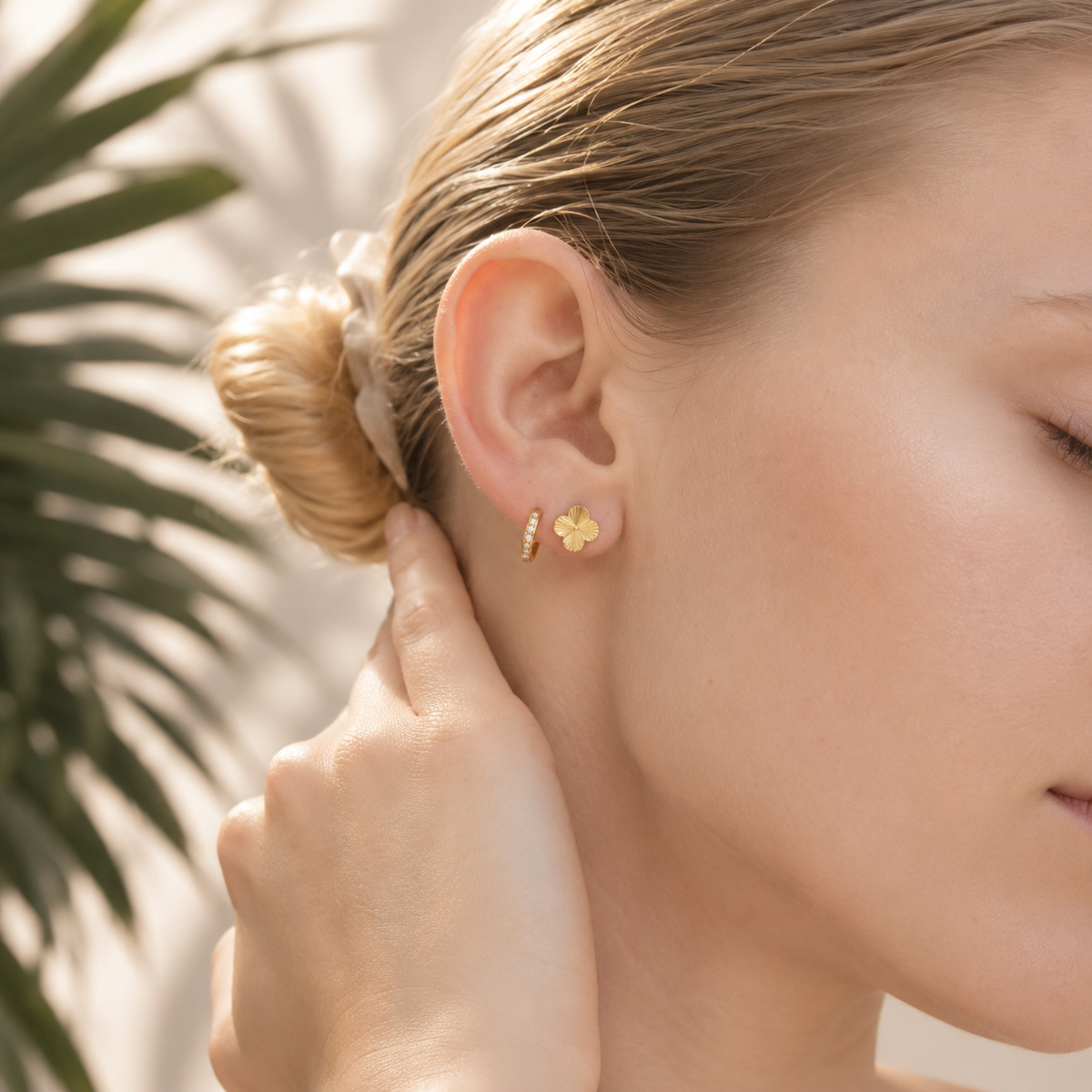 Clover Stud Earrings – product image 4