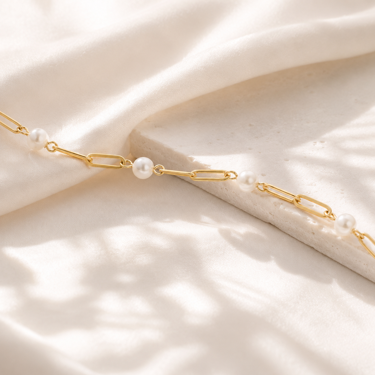 Pearl Paperclip Necklace – product image 4