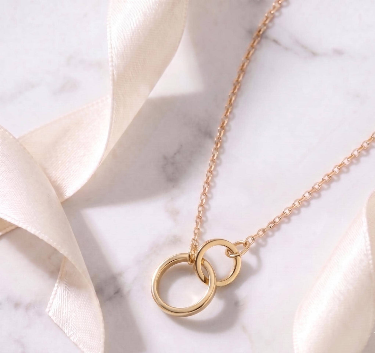 Double Circle Necklace – 18K Gold Intertwined Rings, Waterproof