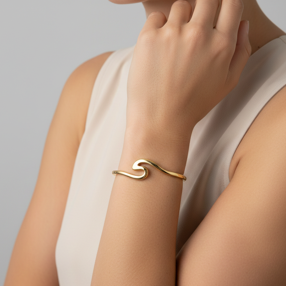 Why Minimal Jewelry is the Ultimate Office Power Move