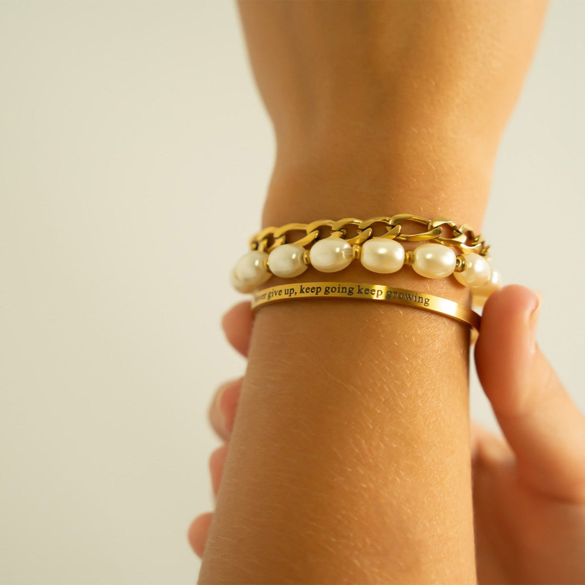 Glass Pearl Stretch Bracelet – product image 6
