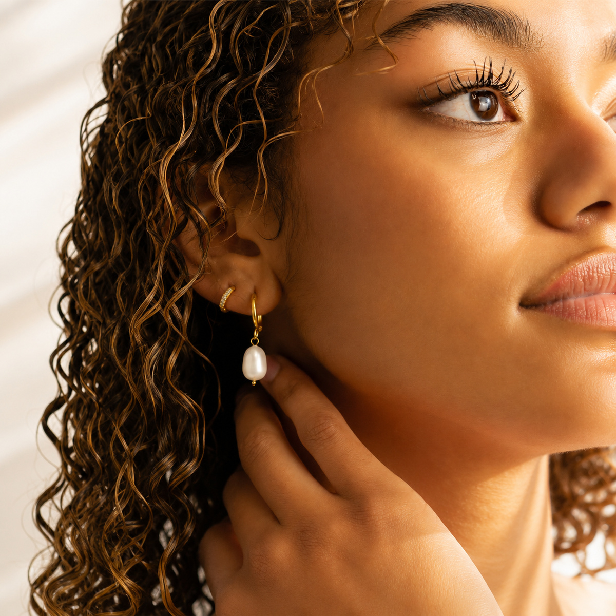Freshwater Pearl Huggie Hoop Earrings – product image 2