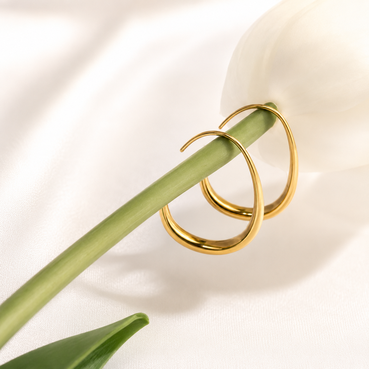 Sculptural Gold Hoop Earrings – product image 4