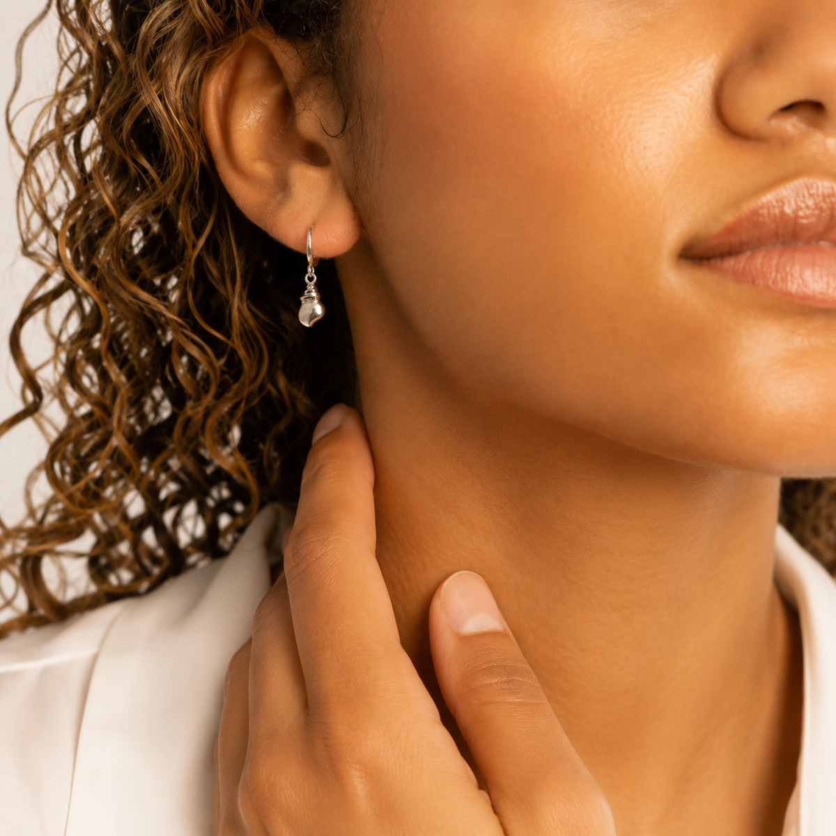 Conch Shell Huggie Earrings – product image 4