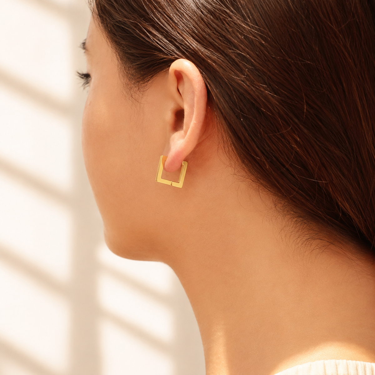 Square Huggie Hoop Earrings – product image 2